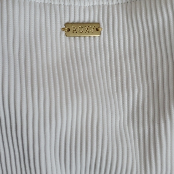 Roxy cap sleeve one-piece belted swimsuit - Picture 9 of 11